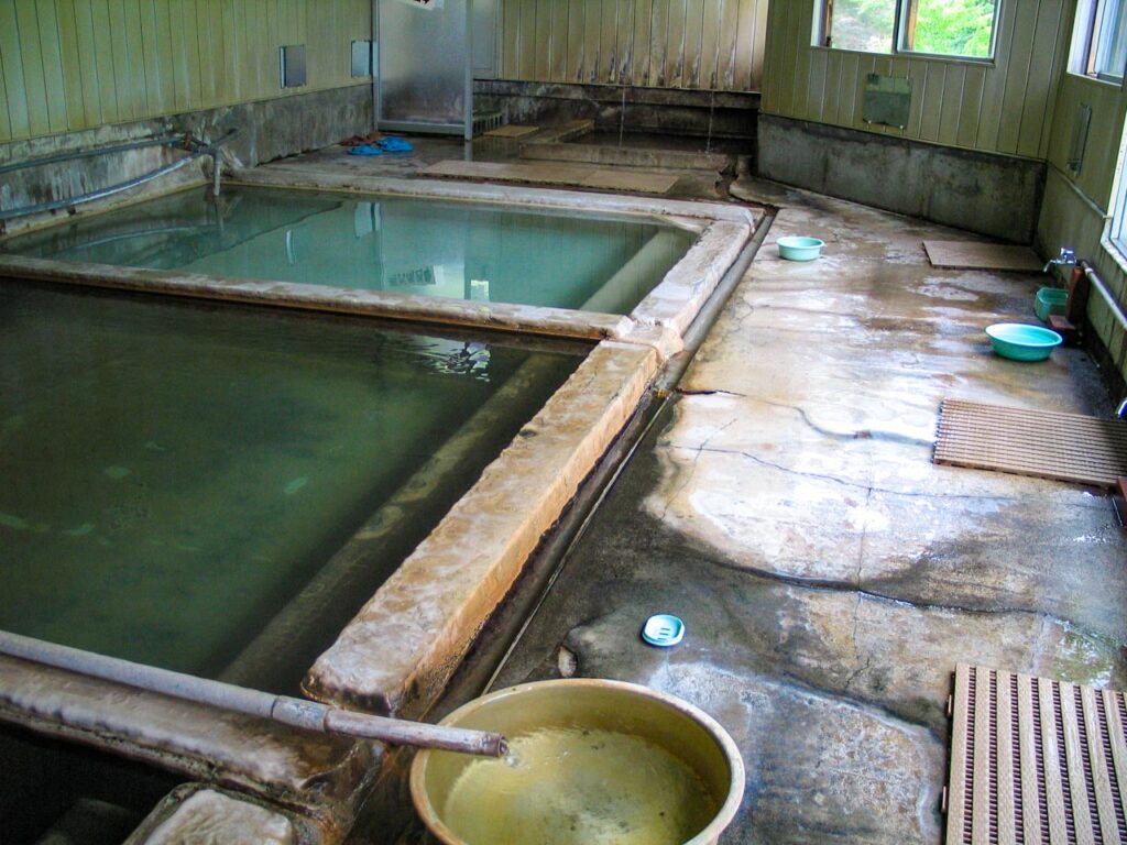 Kanoya in Horoka onsen,Hokkaido,Japan湯小屋や浴槽自体は無機質な素っ気ないものだが、良い具合に鄙びているため悪くない。 実に落ち着く雰囲気だ。